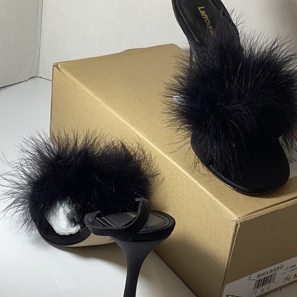 Marilyn Sandal
Larroude
brand: Larroude - Picture 9 of 12